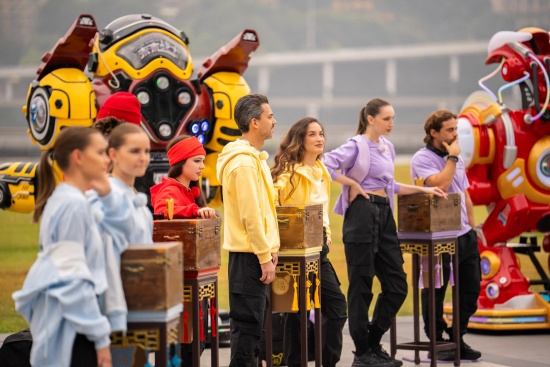 «Нас ждёт шоу, которое невозможно пропустить!». В Чунцине завершились съемки третьего сезона реалити «Сокровища императора»