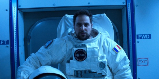 Курьер в космосе и хвостатые пришельцы: что будут показывать в День космонавтики