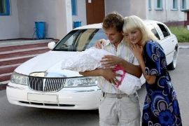 Встреча из роддома на лимузине